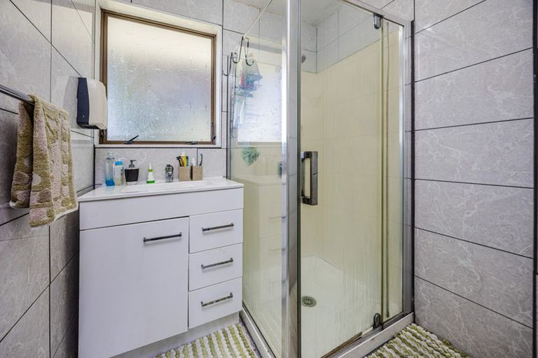 Photo of property in 2/2 Resolute Way, Papakura, 2110