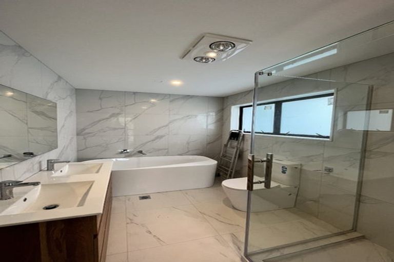 Photo of property in 14a Kinleith Way, Albany, Auckland, 0632