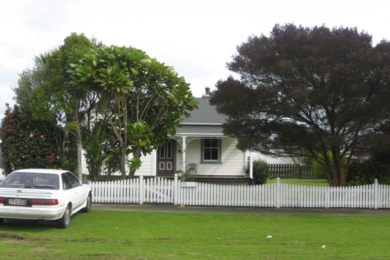 Photo of property in 17 Mouatt Street, Waitara, 4320