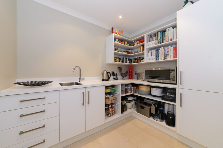 Photo of property in 35 Rodeo Drive, Kelvin Grove, Palmerston North, 4414