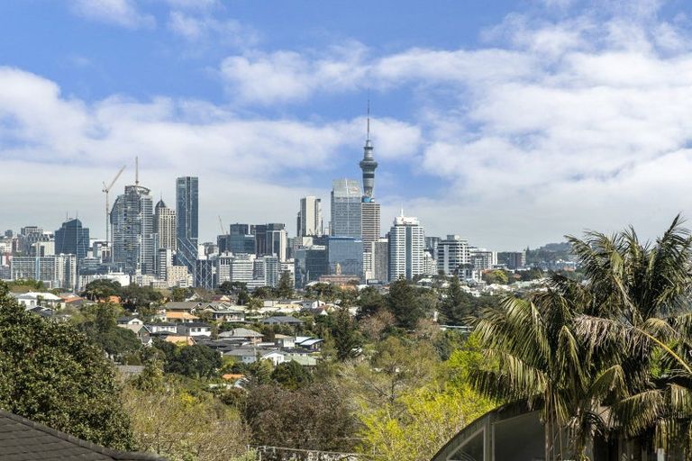 Photo of property in 39 Williamson Avenue, Belmont, Auckland, 0622