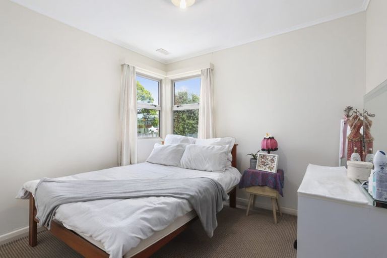 Photo of property in 31 Archibald Road, Kelston, Auckland, 0602