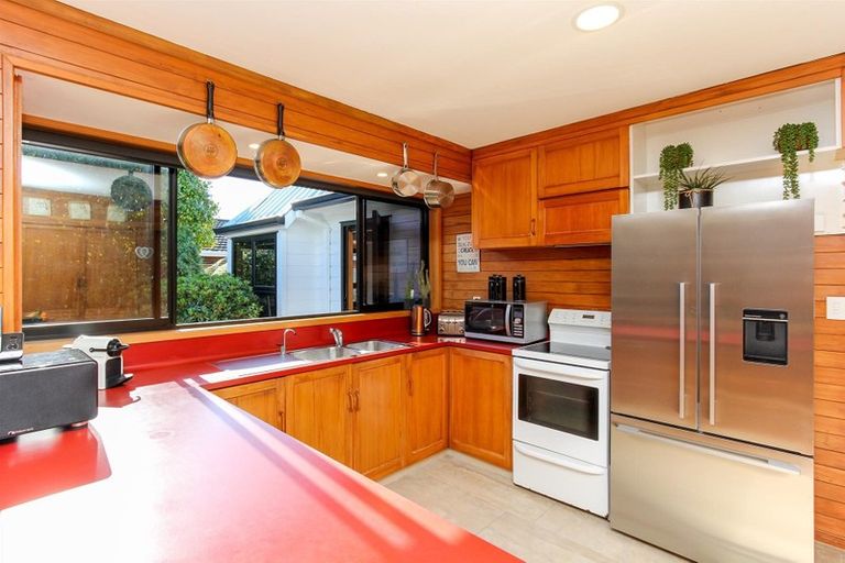 Photo of property in 51 Heta Road, Highlands Park, New Plymouth, 4312