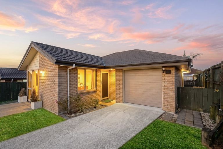 Photo of property in 23 Anna Lane, Glen Eden, Auckland, 0602
