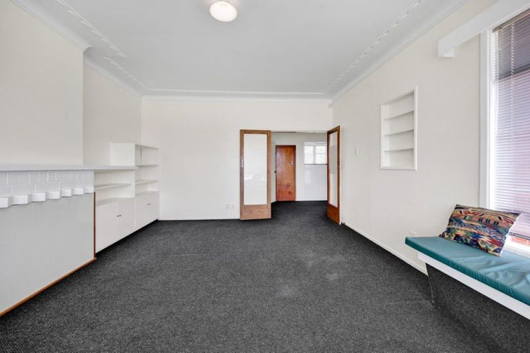 Photo of property in 379 Broadway, Stratford, 4332