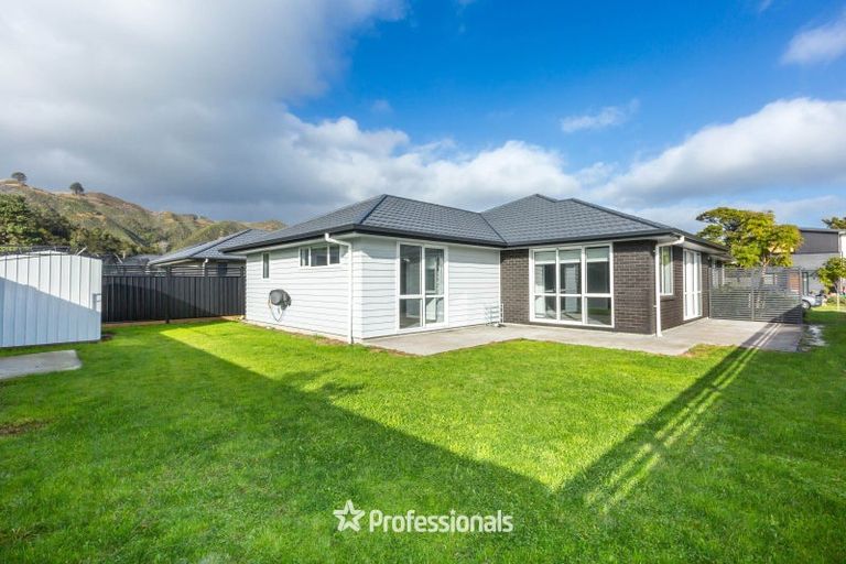 Photo of property in 107 Mawai Hakona Drive, Wallaceville, Upper Hutt, 5018