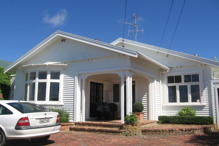 Photo of property in 18 Harbour View Road, Northland, Wellington, 6012
