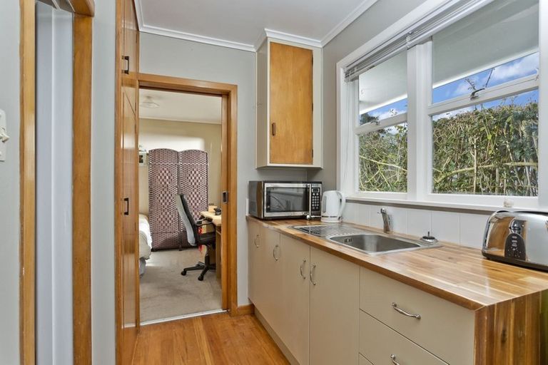 Photo of property in 545 Glenfield Road, Glenfield, Auckland, 0629