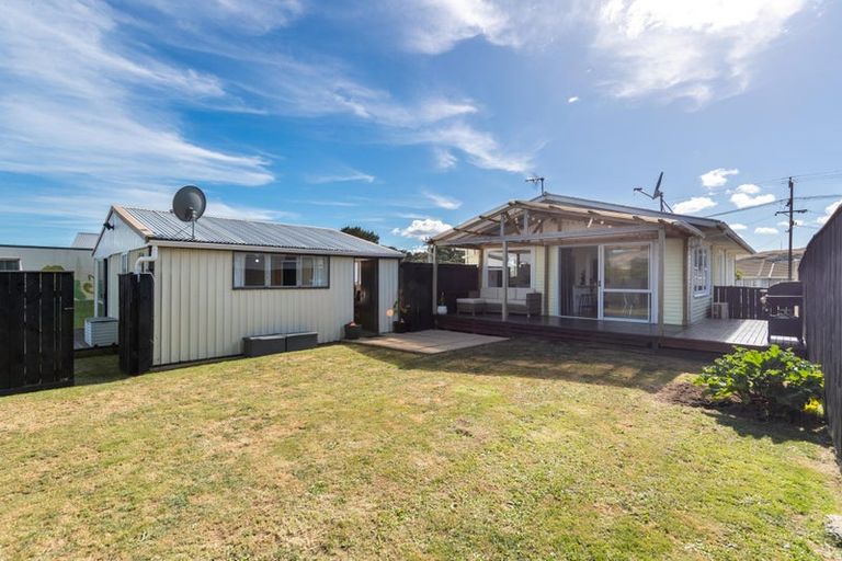 Photo of property in 96 Sievers Grove, Cannons Creek, Porirua, 5024