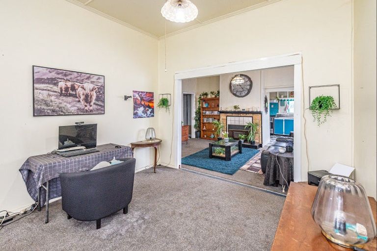 Photo of property in 17 Gloag Street, Waverley, 4510