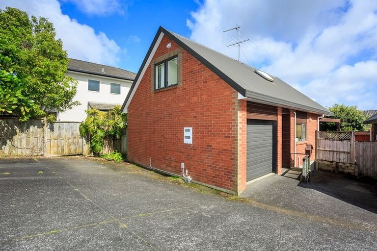 Photo of property in 12/37 Fields Parade, Oteha, Auckland, 0632