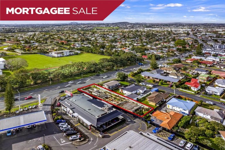 Photo of property in 3370 Great North Road, Glen Eden, Auckland, 0602