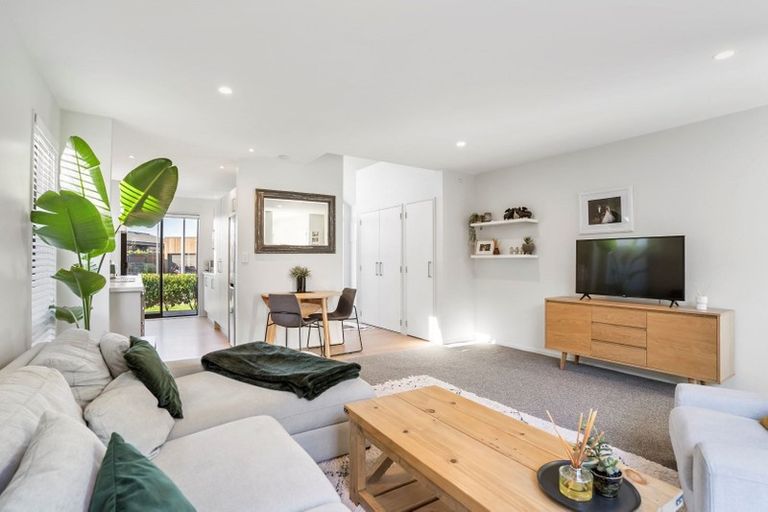 Photo of property in 7 Parachute Crescent, Papakura, 2110