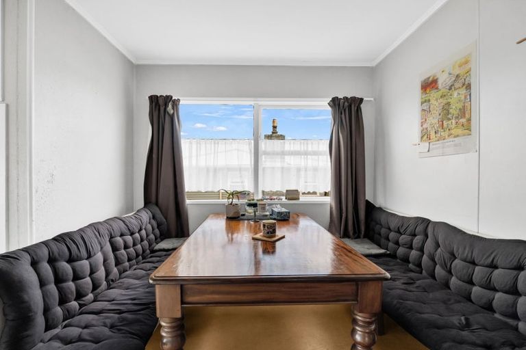 Photo of property in 18a Sylvan Crescent, Te Atatu South, Auckland, 0610