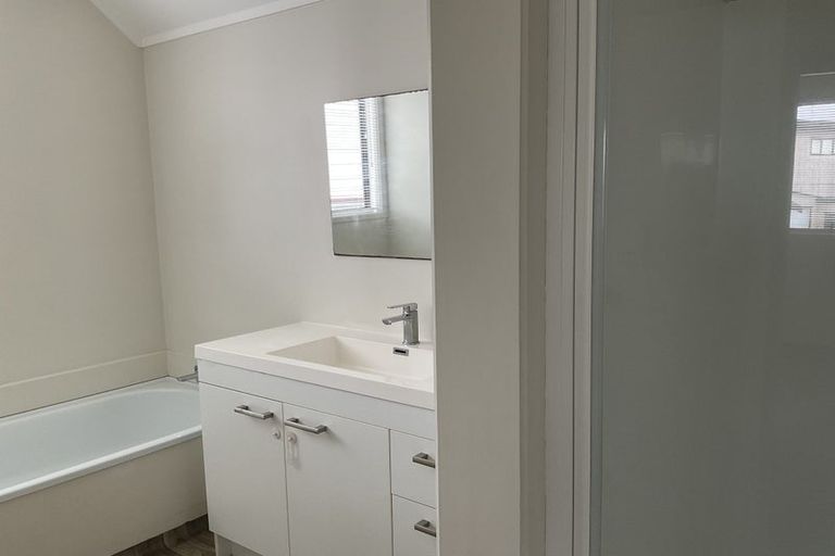 Photo of property in 2/27 Fortunes Road, Half Moon Bay, Auckland, 2012