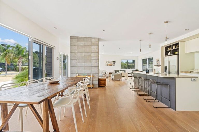 Photo of property in 4 Coral Place, Matapouri, Whangarei, 0173