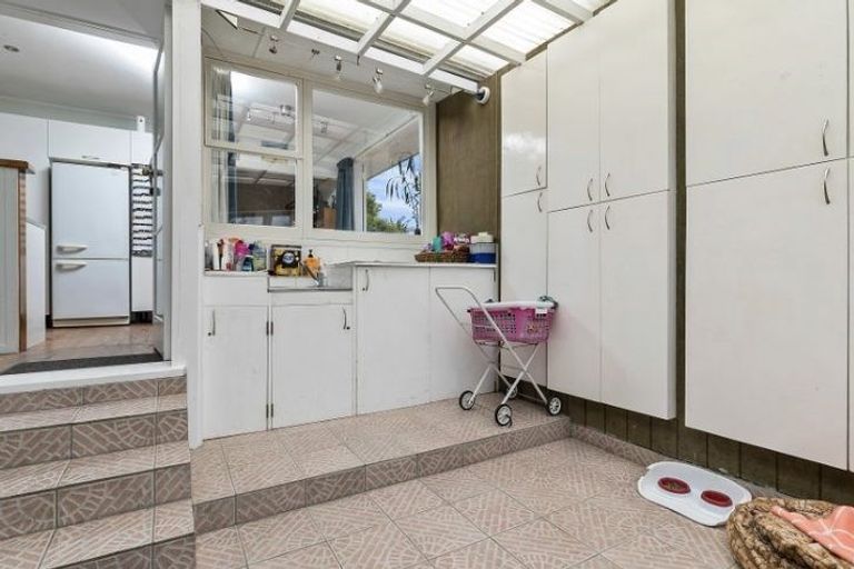 Photo of property in 21 Thomas Avenue, Te Atatu Peninsula, Auckland, 0610