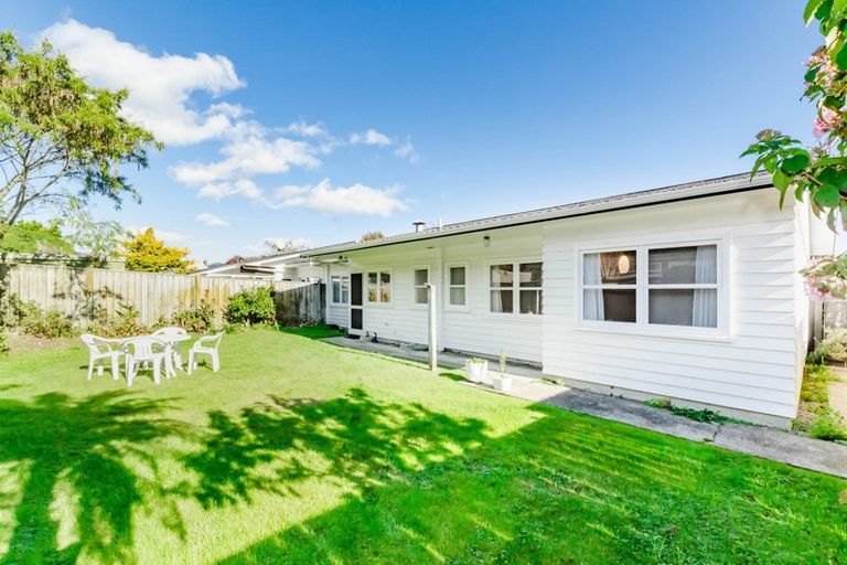 Photo of property in 2 Patterson Grove, Waikanae, 5036