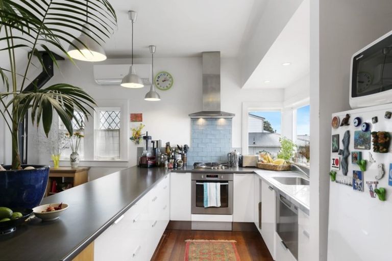 Photo of property in 69 Central Terrace, Kelburn, Wellington, 6012