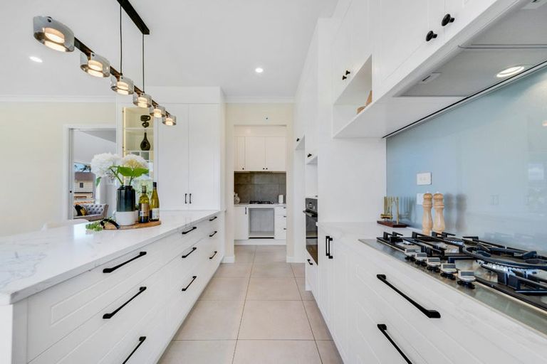 Photo of property in 52 Emerald Avenue, Rosehill, Papakura, 2113