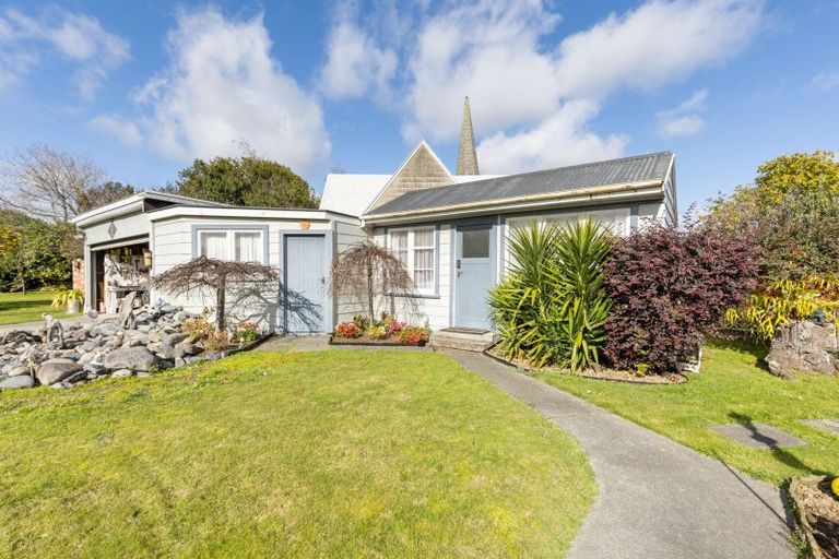 Photo of property in 15 Bull Street, Bulls, 4818