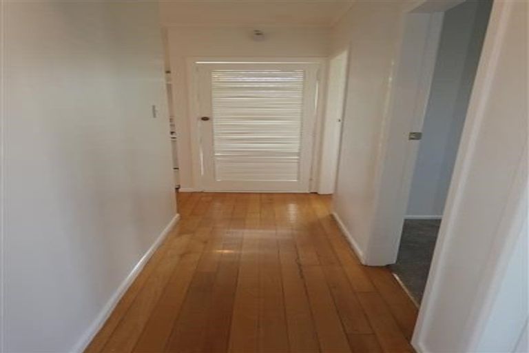 Photo of property in 13 Glen Marine Parade, Glendene, Auckland, 0602