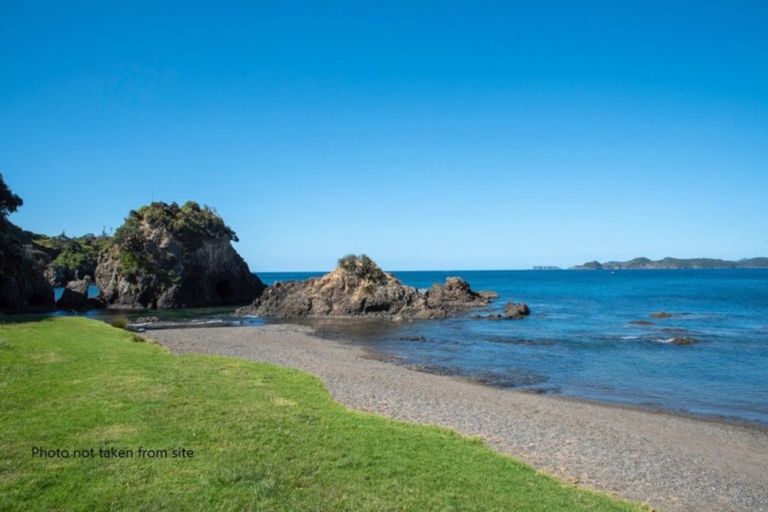 Photo of property in 38 Du Fresne Place, Russell, 0202