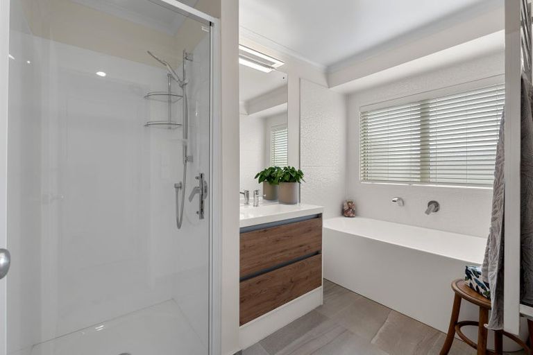 Photo of property in 9 Millstone Lane, Henderson, Auckland, 0612