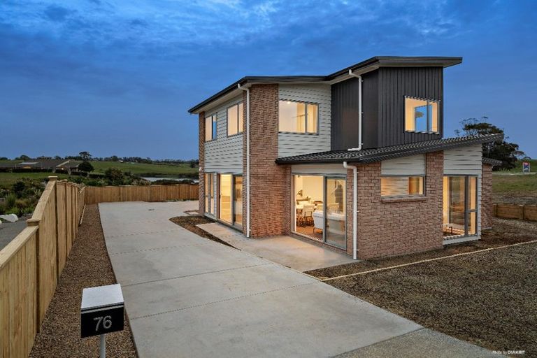 Photo of property in 76 Hayfield Way, Karaka, Papakura, 2113