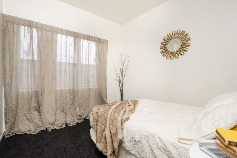 Photo of property in 15 Albionvale Road, Glen Eden, Auckland, 0602