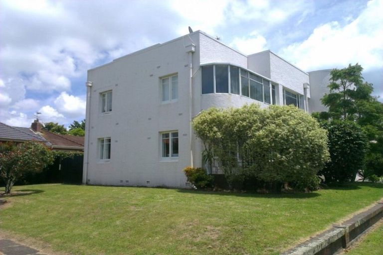 Photo of property in 2/1 Marau Crescent, Mission Bay, Auckland, 1071