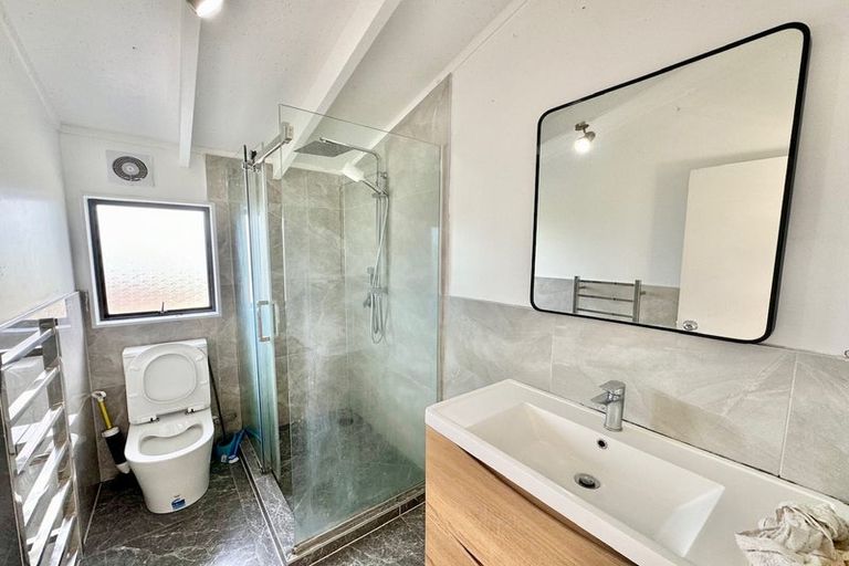 Photo of property in 2/16 Moxham Grove, Massey, Auckland, 0614