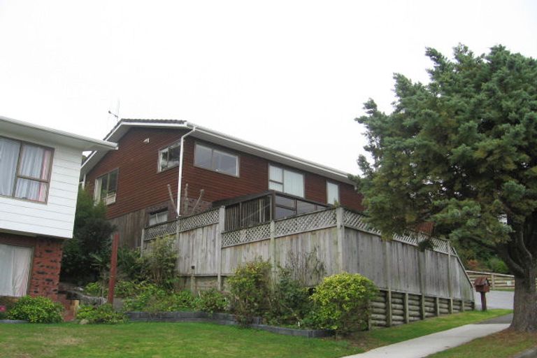 Photo of property in 38 Greyfriars Crescent, Tawa, Wellington, 5028