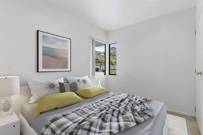 Photo of property in 1/40 Esther Place, Red Beach, 0932