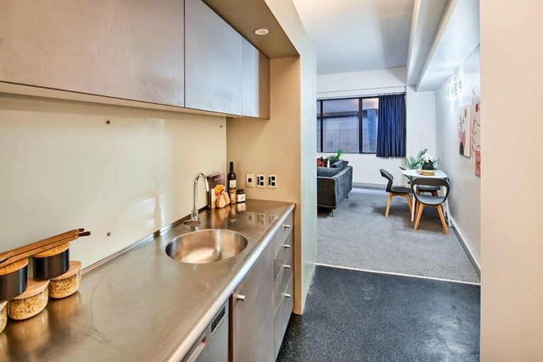 Photo of property in Gerondis Bldg Apartments, 208/60 Willis Street, Wellington Central, Wellington, 6011
