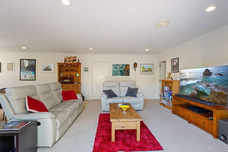 Photo of property in 13 Brandon Street, Otaki, 5512