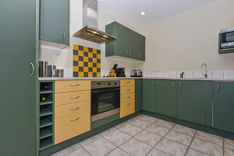 Photo of property in 6 Rising Parade, Fairview Heights, Auckland, 0632