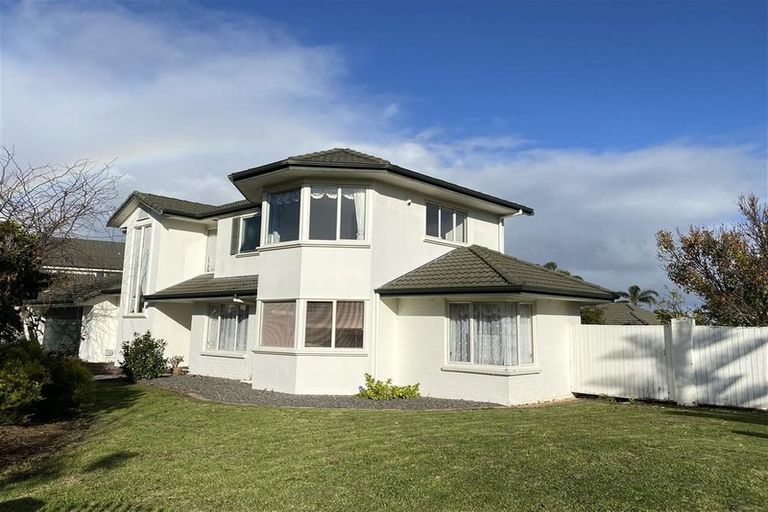 Photo of property in 11 Santa Ana Drive, Shamrock Park, Auckland, 2016