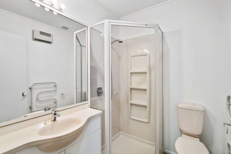 Photo of property in Oceanside Tower 1, 5/2d Marine Parade, Mount Maunganui, 3116