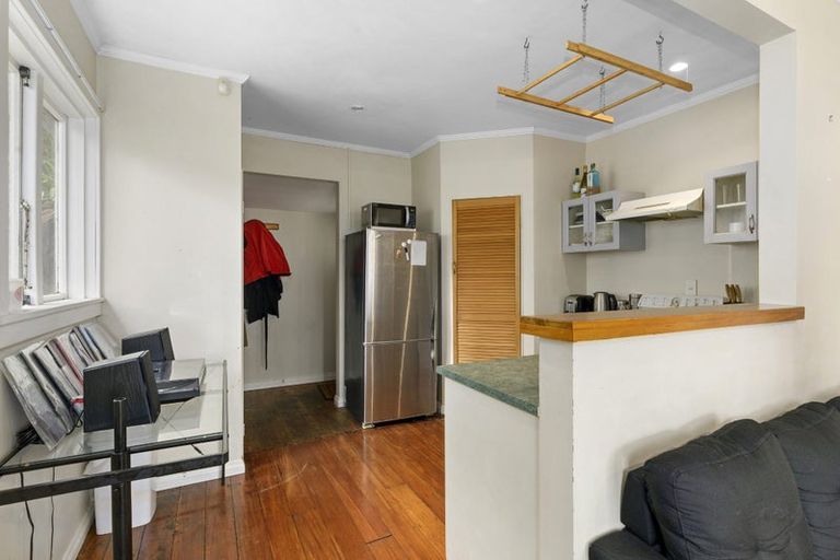 Photo of property in 33 Woodvale Grove, Fairfield, Lower Hutt, 5011