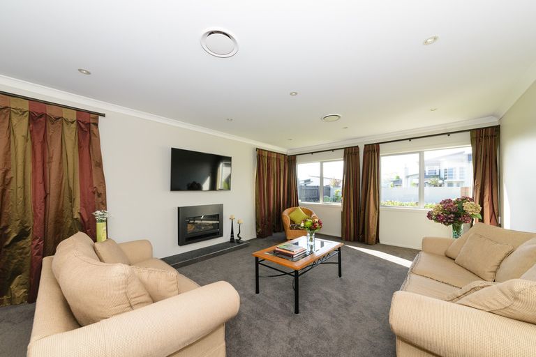 Photo of property in 35 Rodeo Drive, Kelvin Grove, Palmerston North, 4414