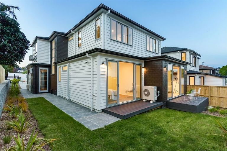 Photo of property in 35c Corunna Road, Milford, Auckland, 0620