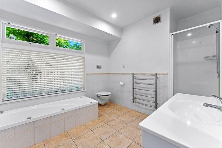 Photo of property in 42 Woodstock Road, Forrest Hill, Auckland, 0620