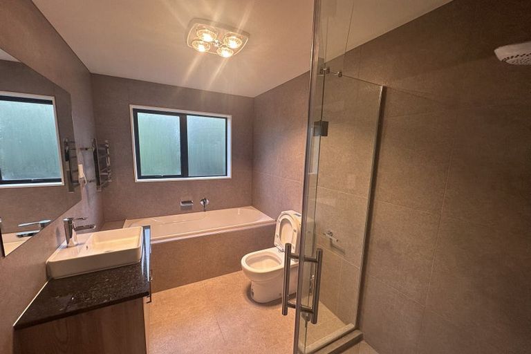 Photo of property in 10c Neilon Place, Northcross, Auckland, 0632