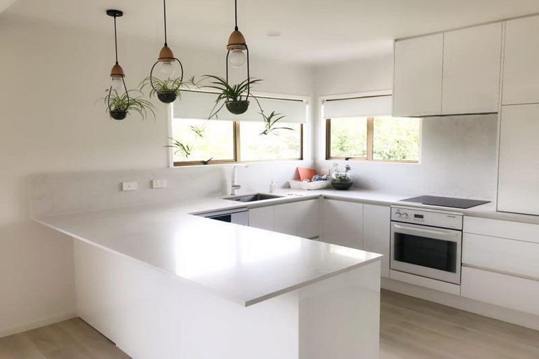 Photo of property in 4 Montclair Rise, Browns Bay, Auckland, 0630