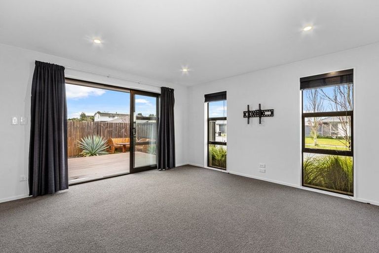 Photo of property in 17 Catchpole Place, Woodend, 7610