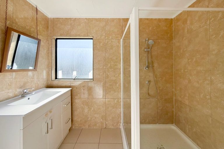 Photo of property in 21 Silverstone Place, Henderson, Auckland, 0612