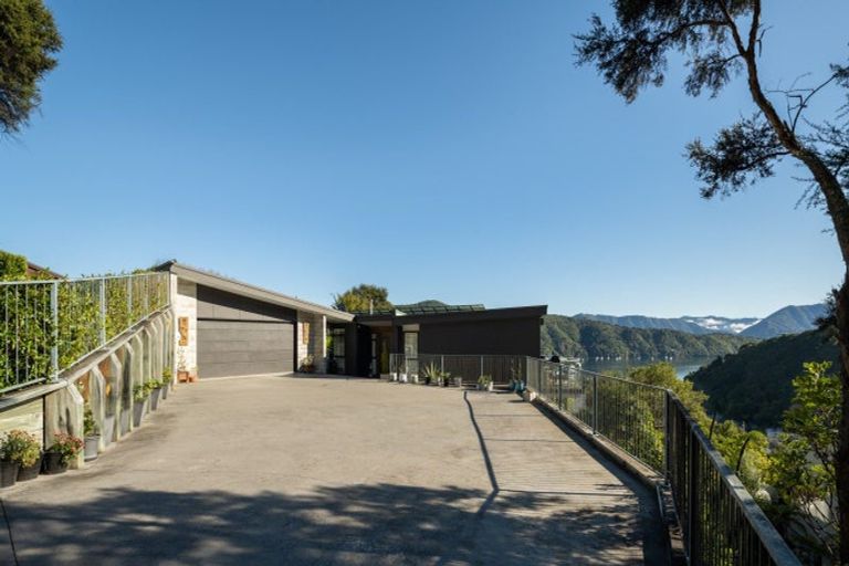 Photo of property in 27 Amelia Crescent, Waikawa, Picton, 7220