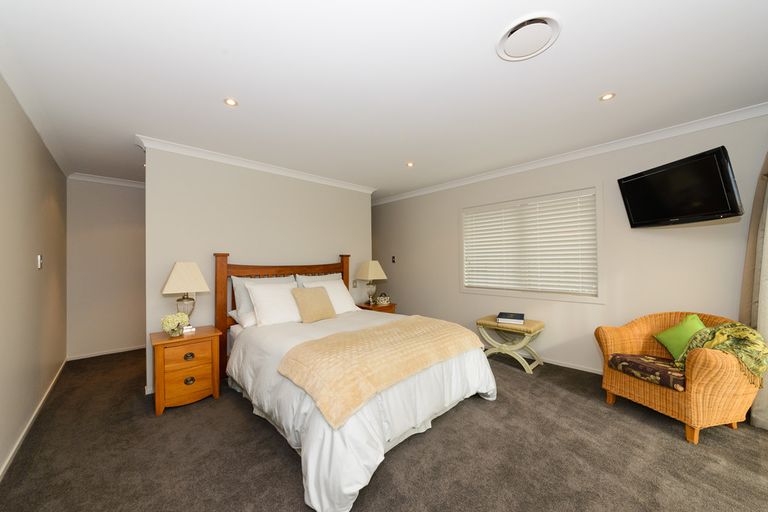 Photo of property in 35 Rodeo Drive, Kelvin Grove, Palmerston North, 4414