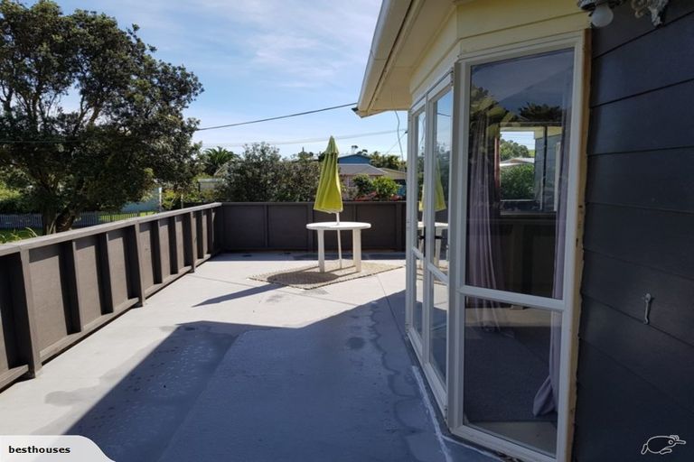 Photo of property in 28 Ripiro Drive, Baylys Beach, Dargaville, 0377